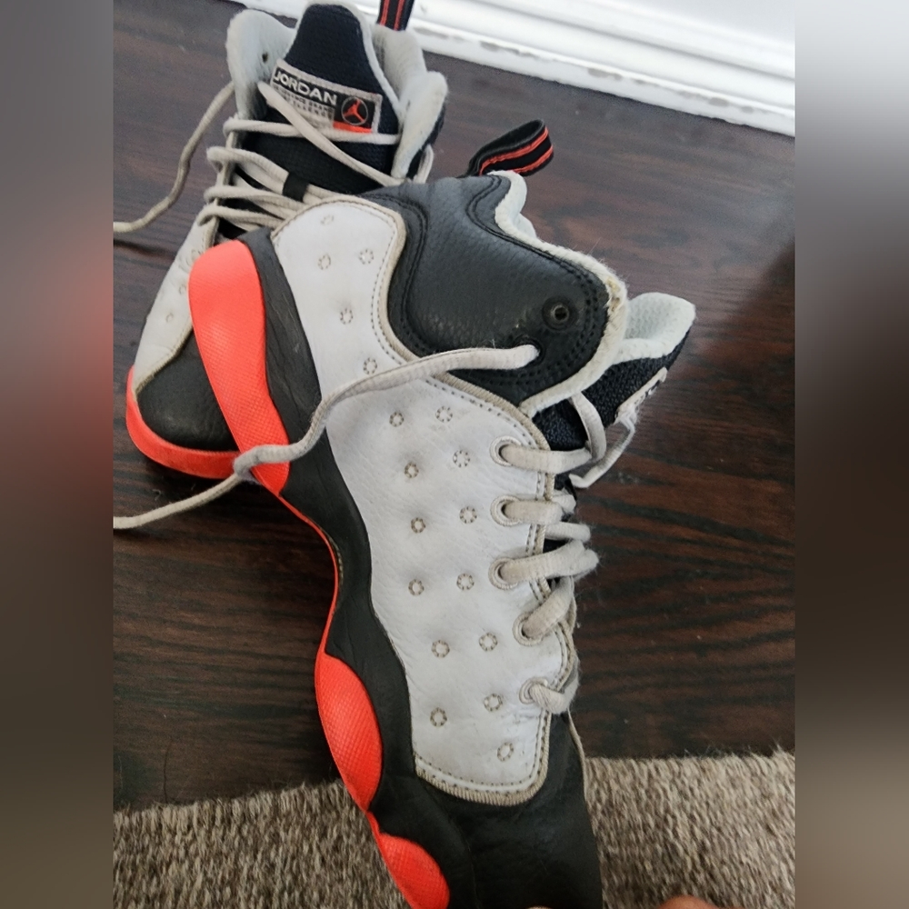 Jordan Jumpman Team 2's size 5.